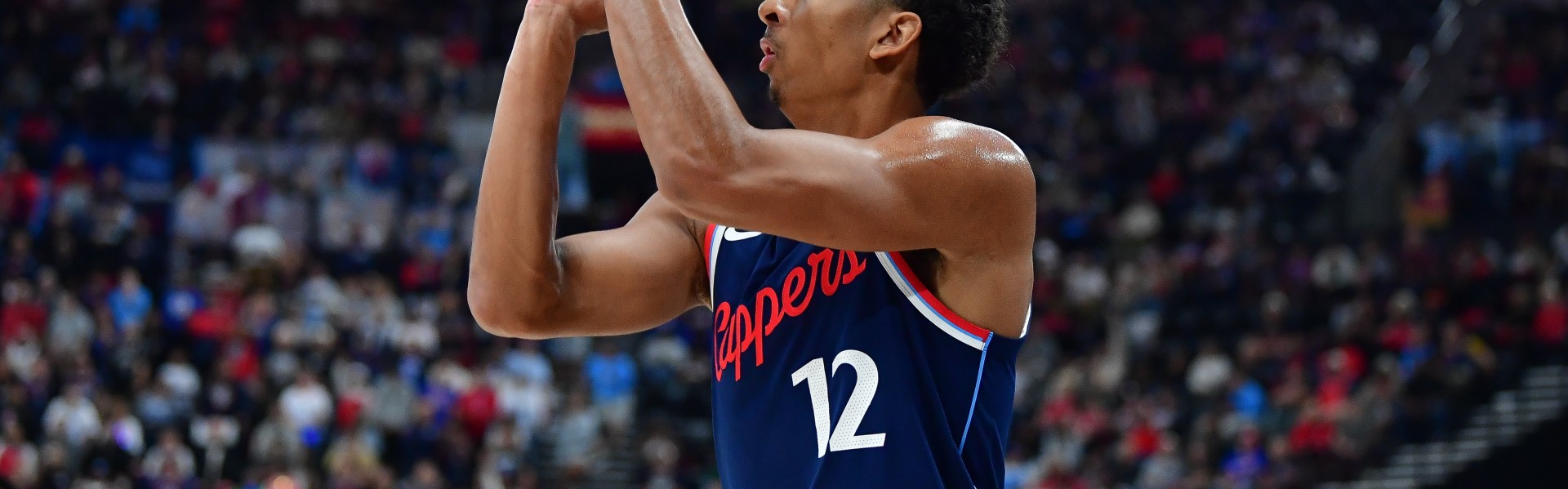 b体育-冲击7连胜！快船战公牛 卡梅隆·克里斯蒂出战成疑 小卡等人缺席