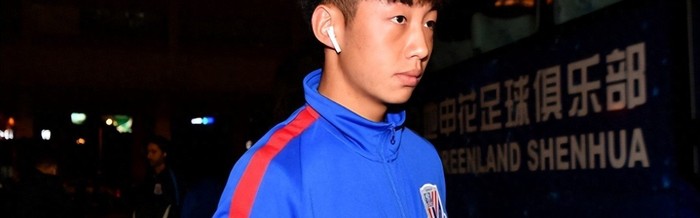 b体育app-意外！他是斯卢茨基唯一舍不得弃用的申花老将，如今成球队核心|上海申花|吴曦|谢鹏飞|英博|主力_新浪新闻