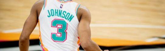 核心缺席无碍赢球！6战5胜马刺冲刺附加赛