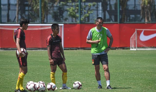 b体育-邵佳一：中超降薪势在必行 武磊替补非能力问题