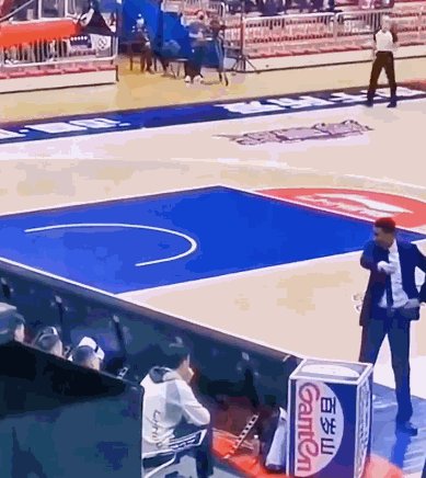 1634455680960052176.gif 杜峰.gif